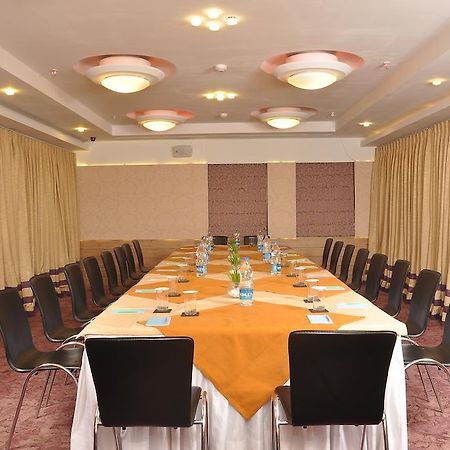 Hotel Niharika Kalkutta Kültér fotó