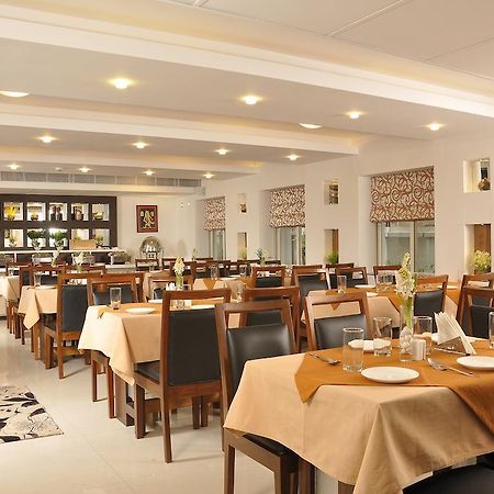 Hotel Niharika Kalkutta Kültér fotó