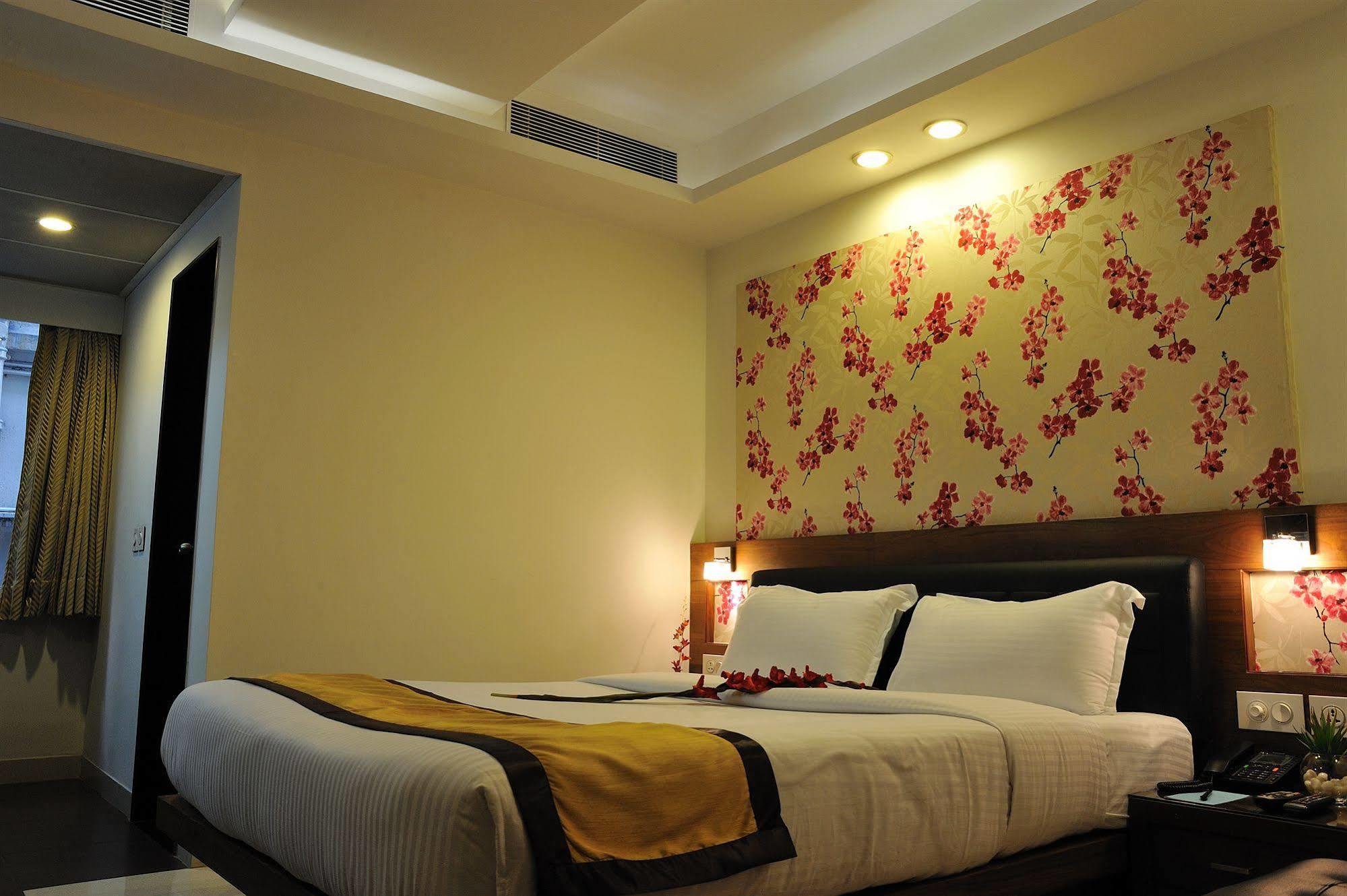 Hotel Niharika Kalkutta Kültér fotó