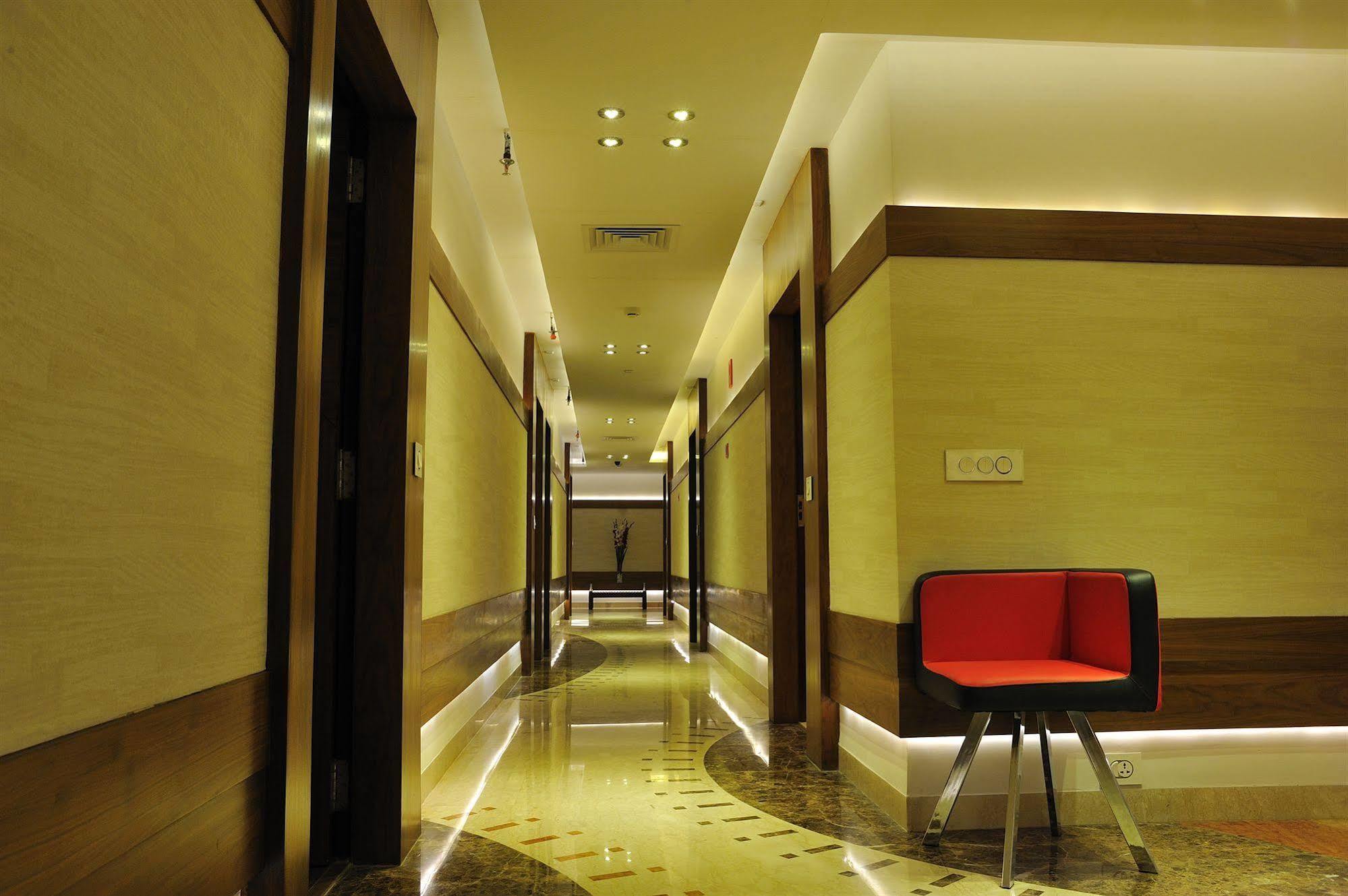 Hotel Niharika Kalkutta Kültér fotó