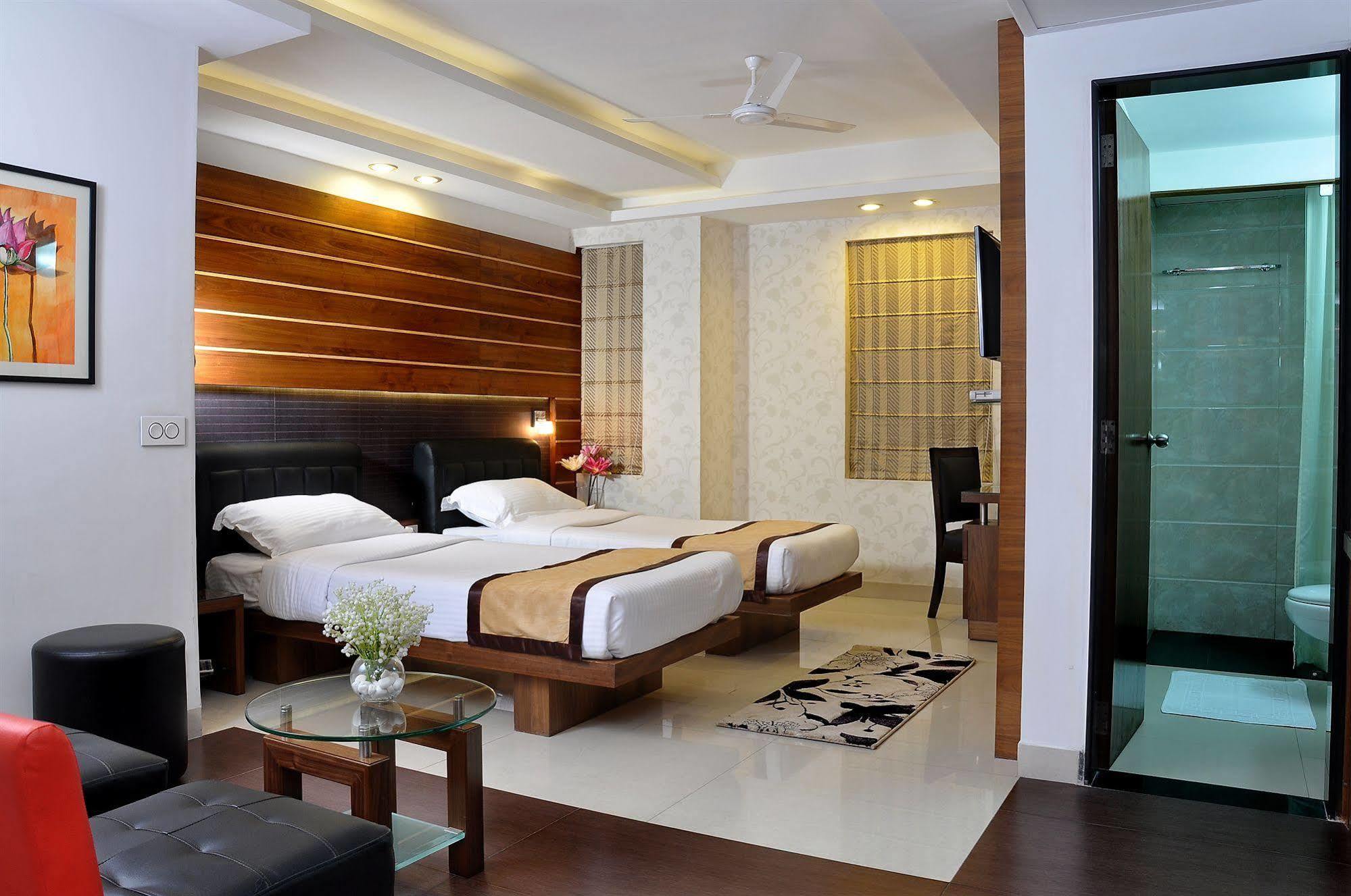 Hotel Niharika Kalkutta Kültér fotó