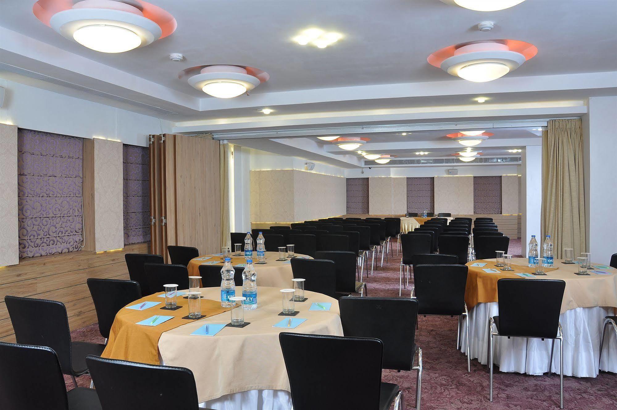 Hotel Niharika Kalkutta Kültér fotó