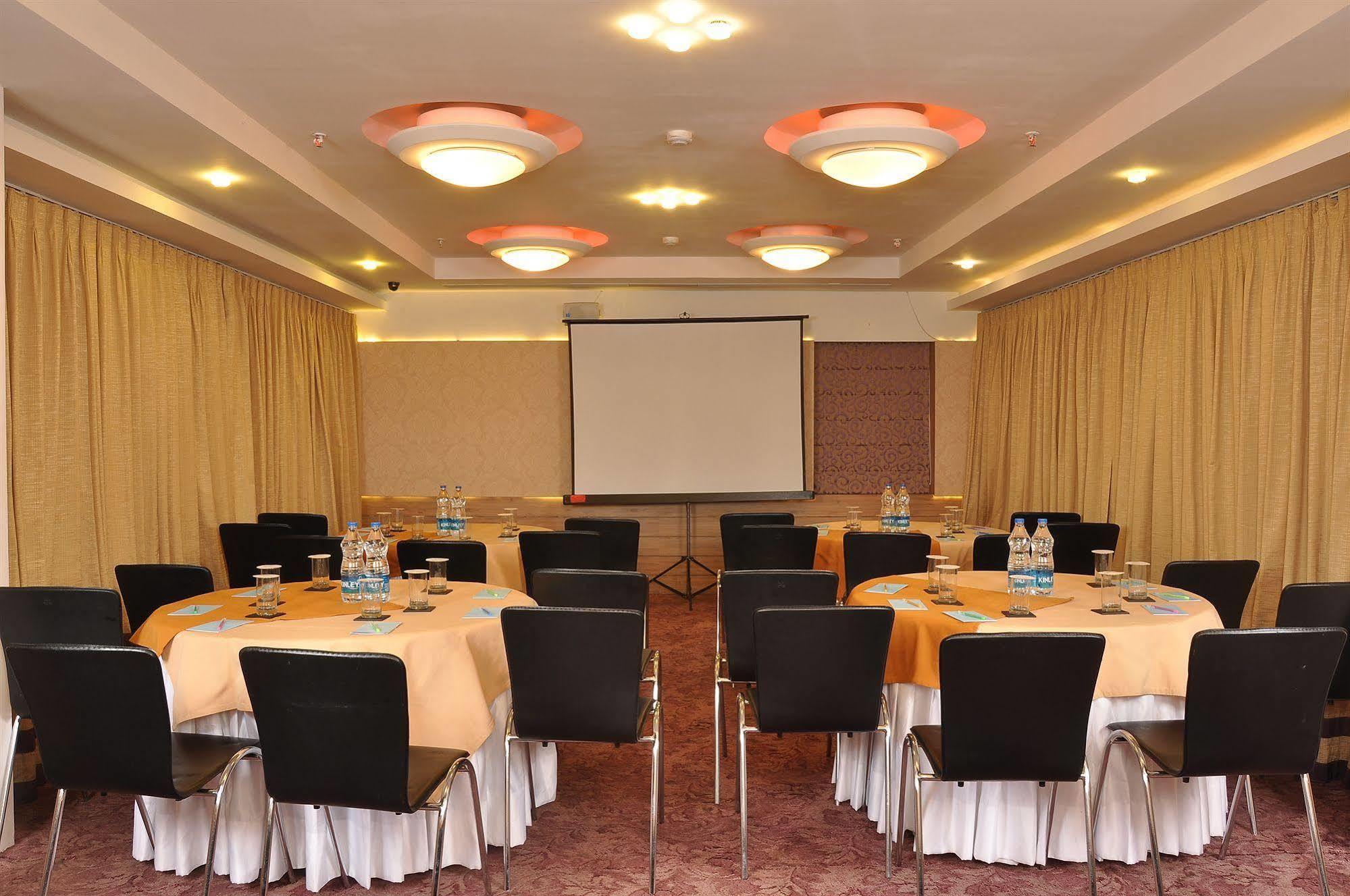 Hotel Niharika Kalkutta Kültér fotó