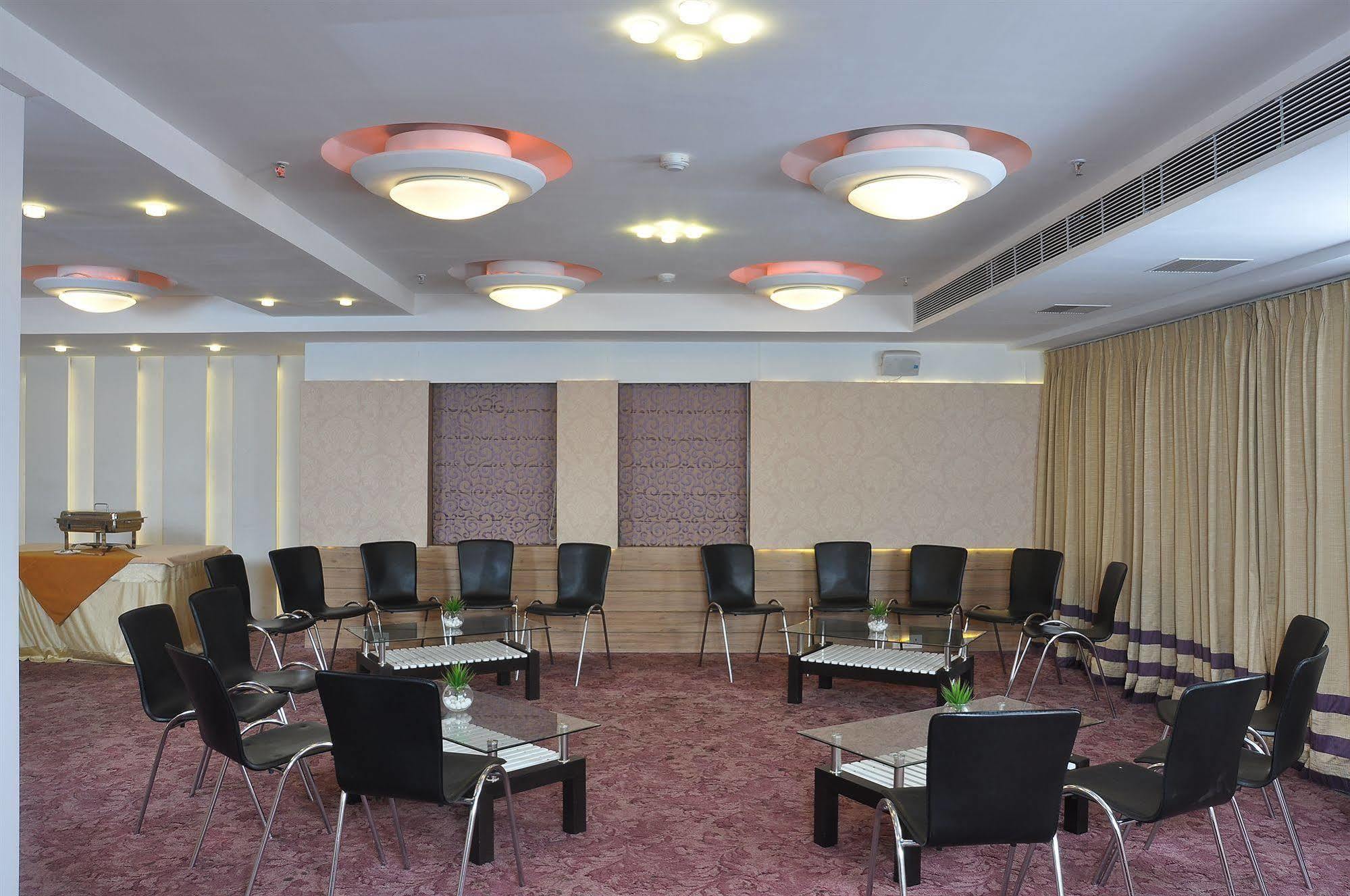 Hotel Niharika Kalkutta Kültér fotó