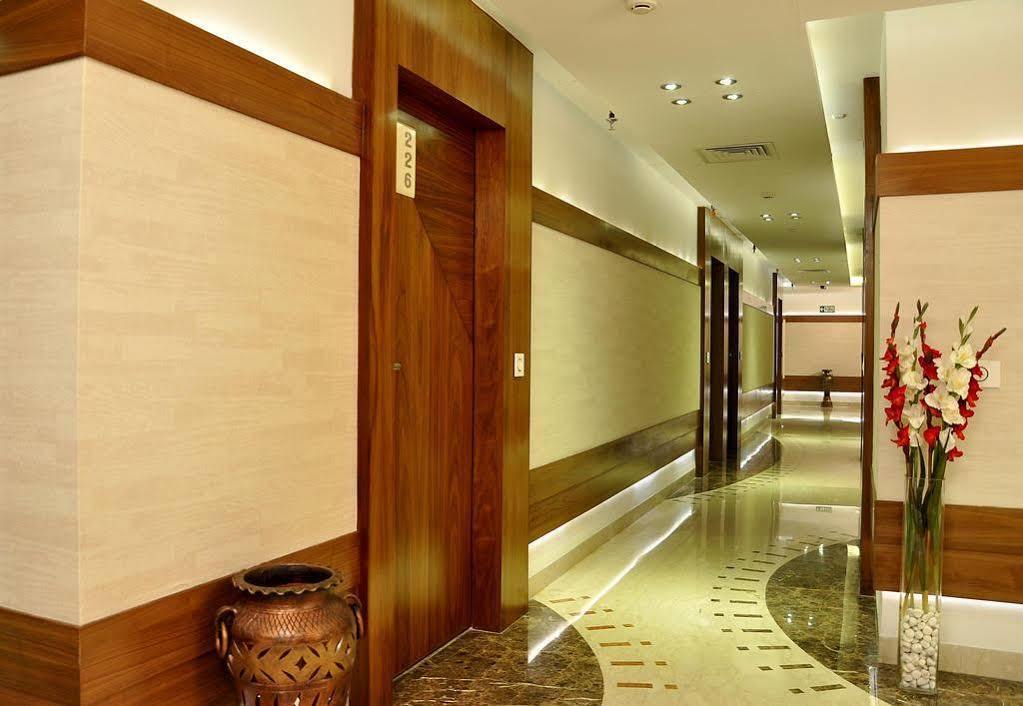 Hotel Niharika Kalkutta Kültér fotó