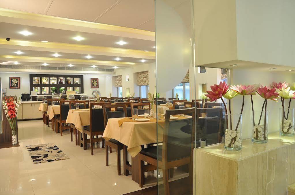 Hotel Niharika Kalkutta Kültér fotó