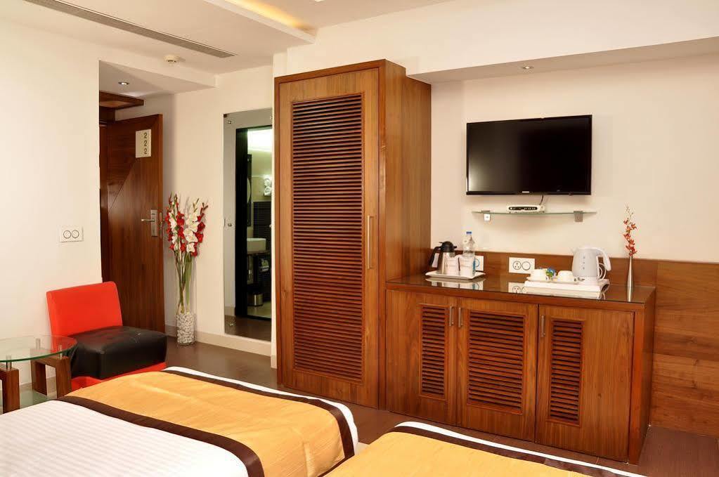 Hotel Niharika Kalkutta Kültér fotó